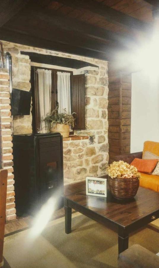 La Gesta Picos De Europa Villa Poo  Luaran gambar