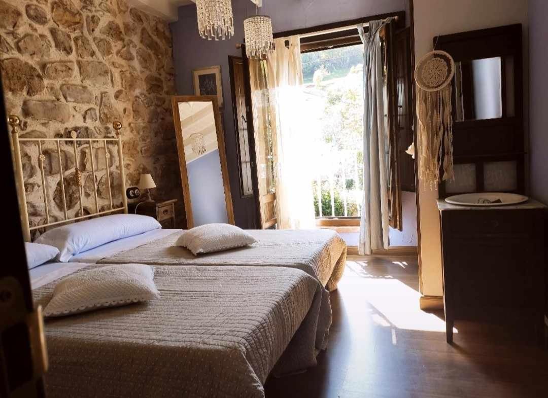 La Gesta Picos De Europa Villa Poo  Luaran gambar